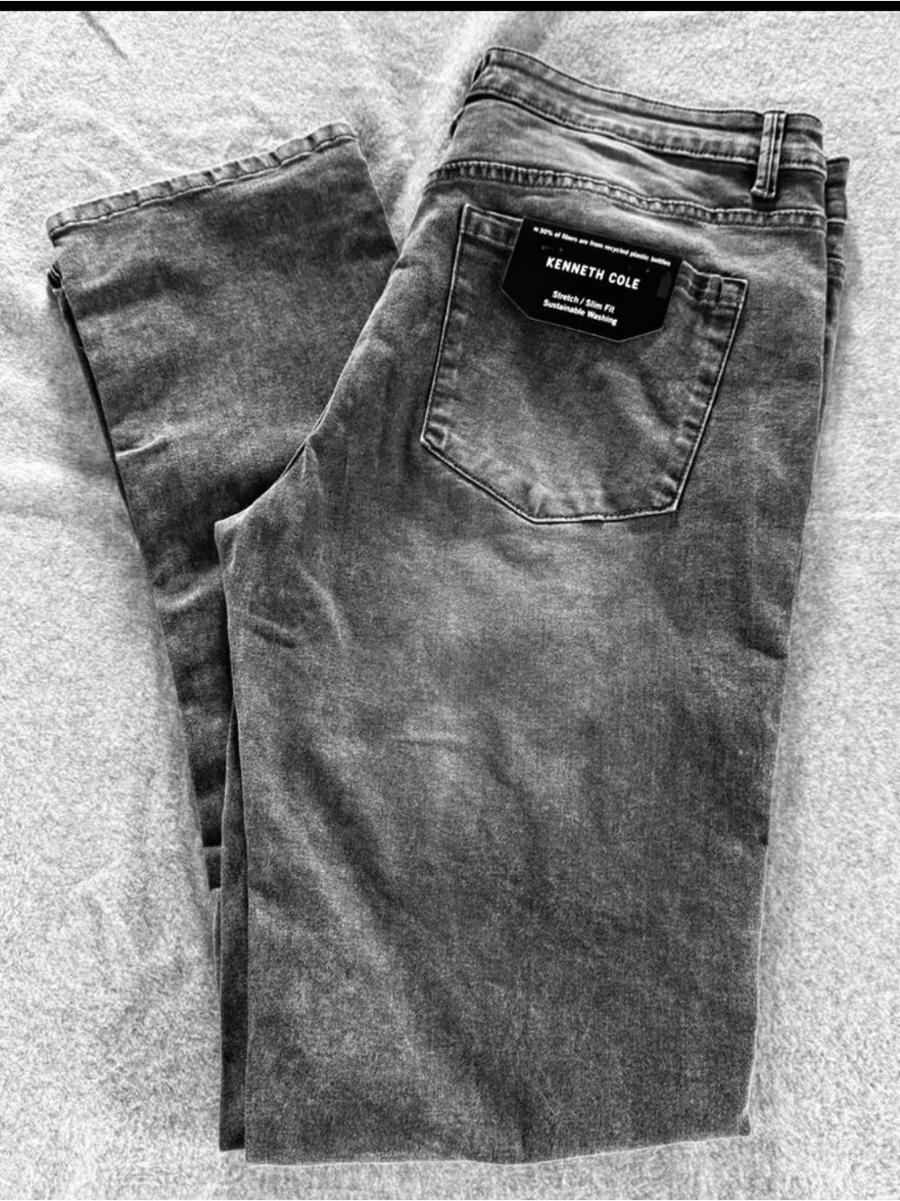 Kenneth Cole Men's Slim Fit Gray Wash Denim Jeans 5-Pocket Pockets Logo